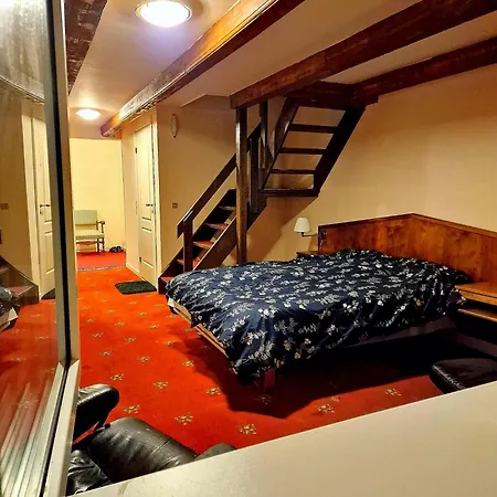 Kvaers Palads Capsule hotel *