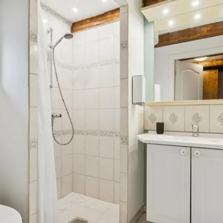 Kvaers Palads Kapselhotell *