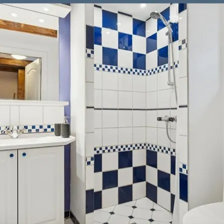 Kvaers Palads Kapselhotell *
