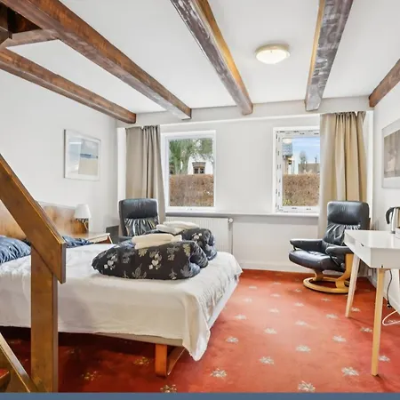 Kvaers Palads Kapselhotell *
